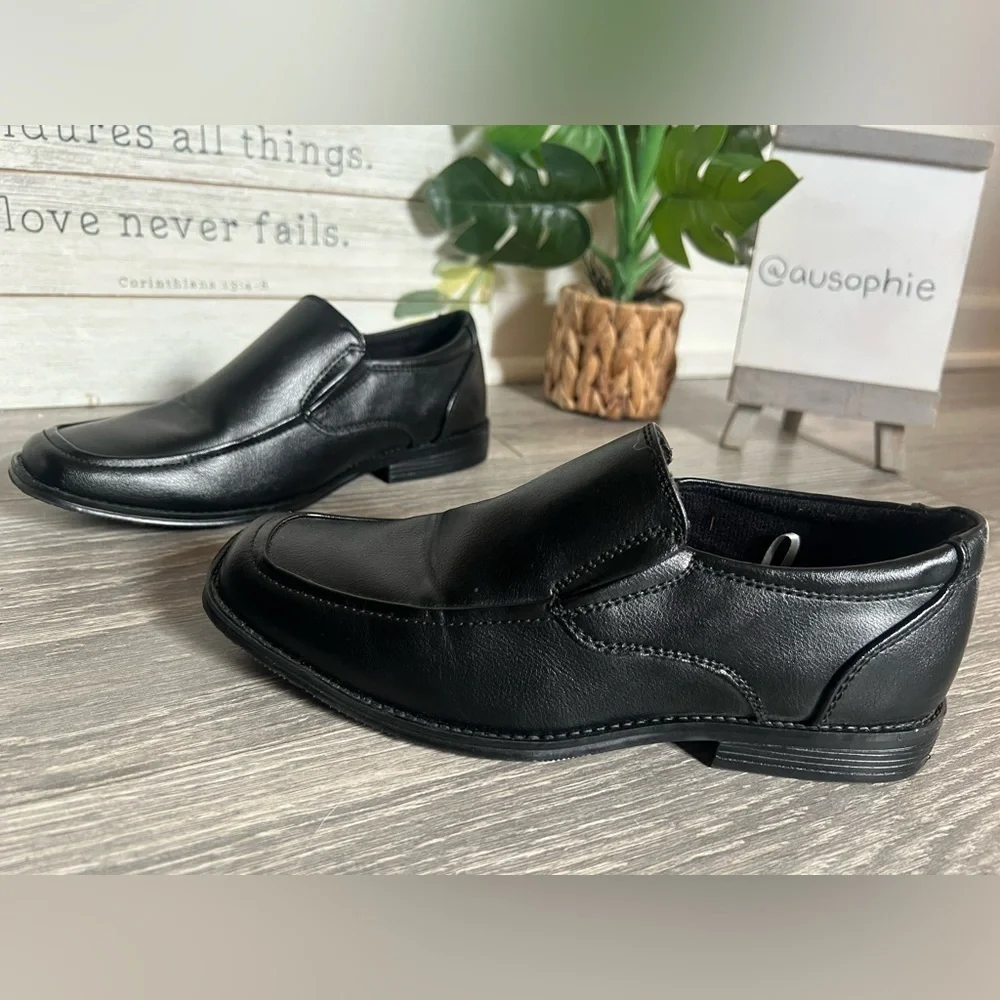 Nordstrom Rack Kids’ Wesson Classic Black Slip-On Loafer Dress Shoes. Size 2